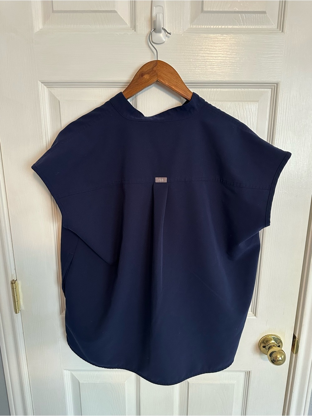 FIGS Navy Rafaela Scrub Top and Zamora Scrub Jogger Bottom Medium - Picture 3 of 7